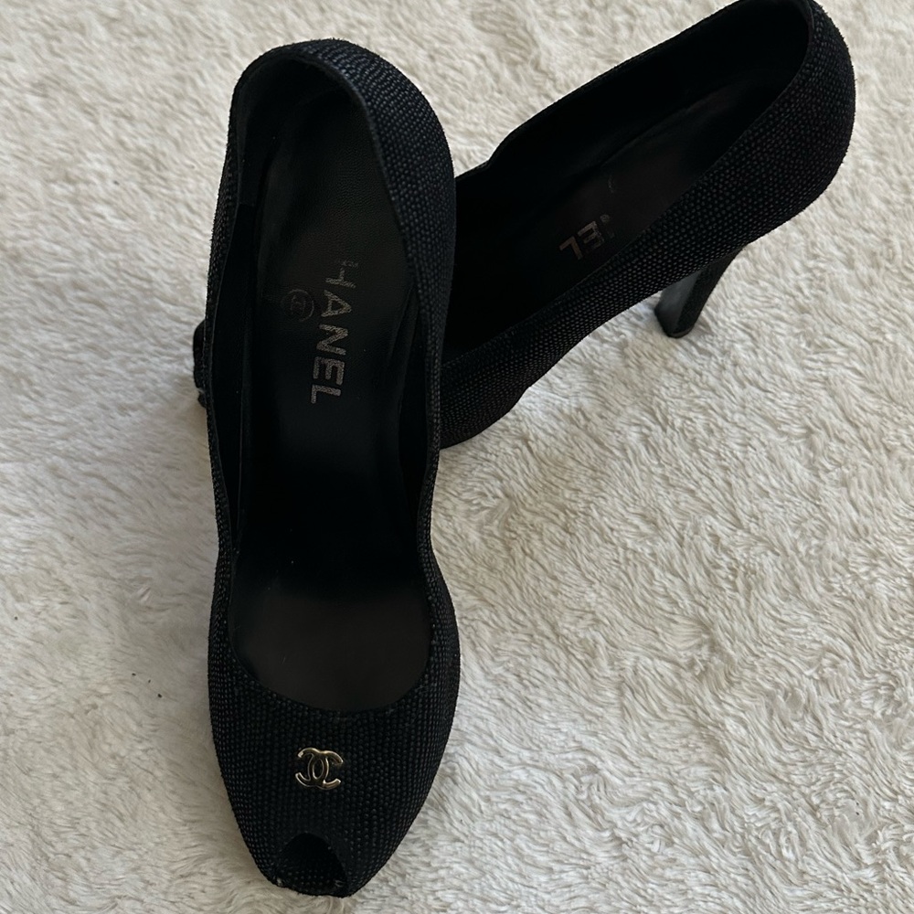 Chanel Chaus Ouvertes Peep toe textured logo heels AUTHENTIC